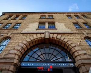 راهنمای نهایی برای انتخاب بهترین تولید کننده پنجره آلومینیومی