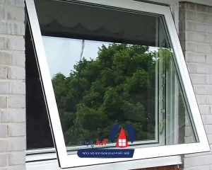 پنجره دوجداره مدل سایبانی